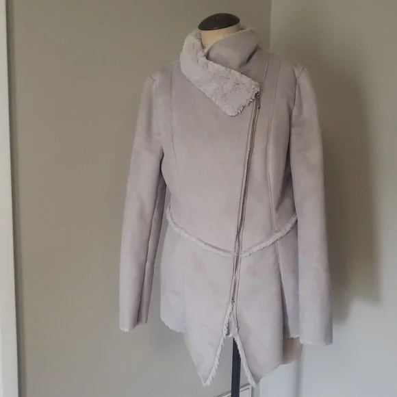 Fabulous Faux Fur - Picture 4 of 12